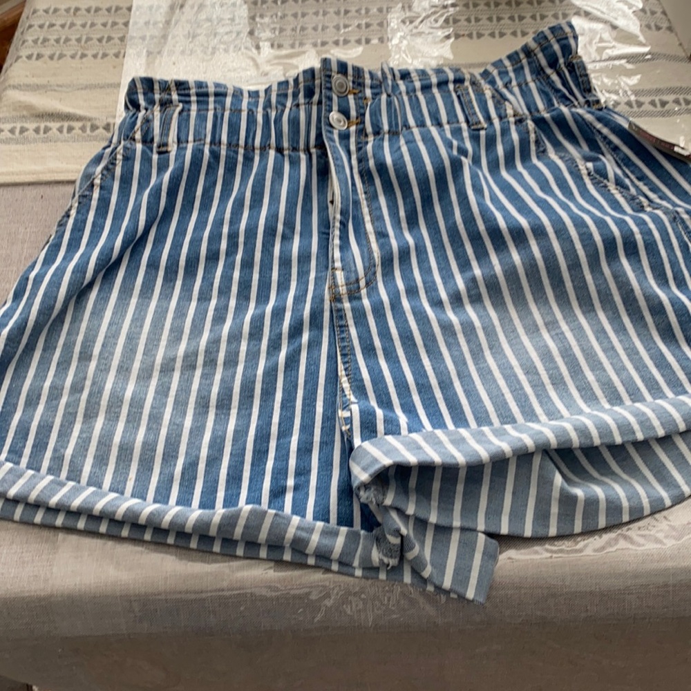 Stripped Shorts
